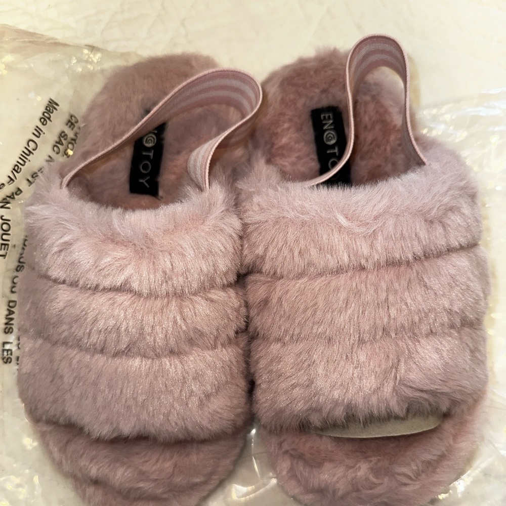 Brand new mauve kids slipper